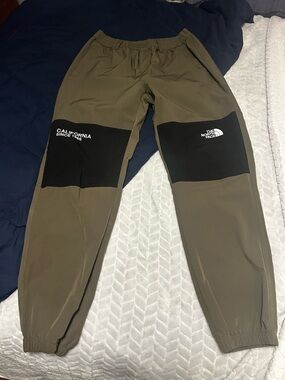 The North Face Joggers Women’s Small